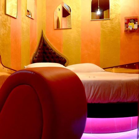 C Rooms - Love Motel Monza Cinisello Balsamo Bagian luar foto