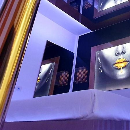 C Rooms - Love Motel Monza Cinisello Balsamo Bagian luar foto