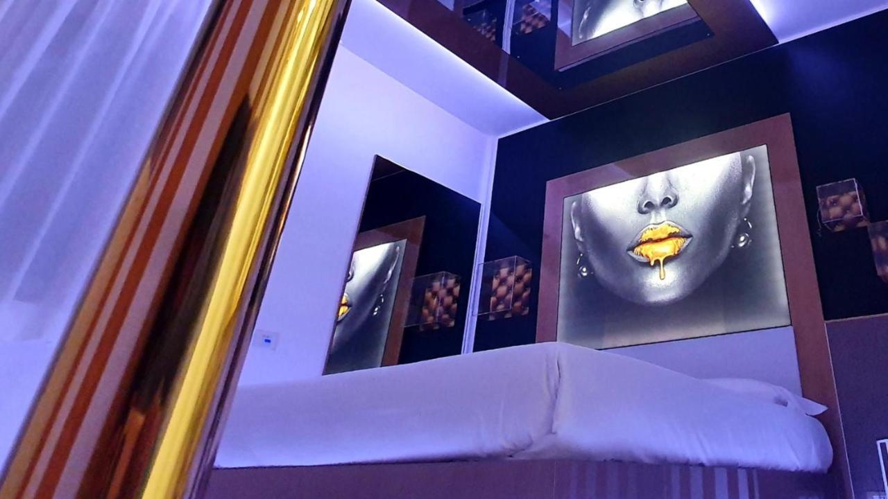 C Rooms - Love Motel Monza Cinisello Balsamo Bagian luar foto
