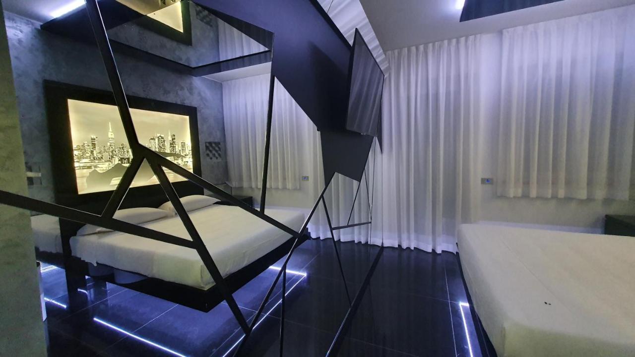 C Rooms - Love Motel Monza Cinisello Balsamo Bagian luar foto
