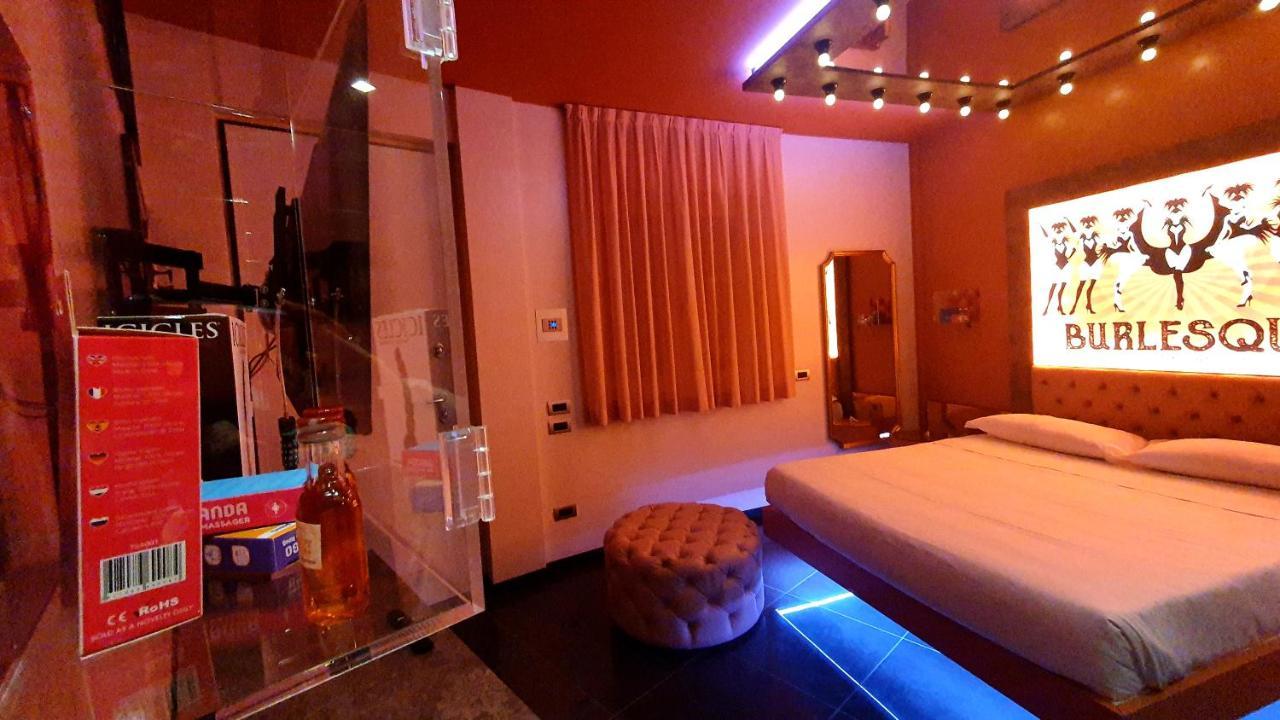 C Rooms - Love Motel Monza Cinisello Balsamo Bagian luar foto