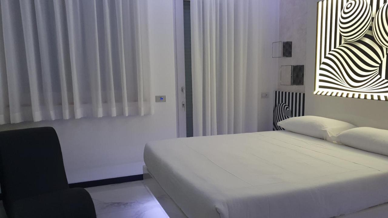 C Rooms - Love Motel Monza Cinisello Balsamo Bagian luar foto