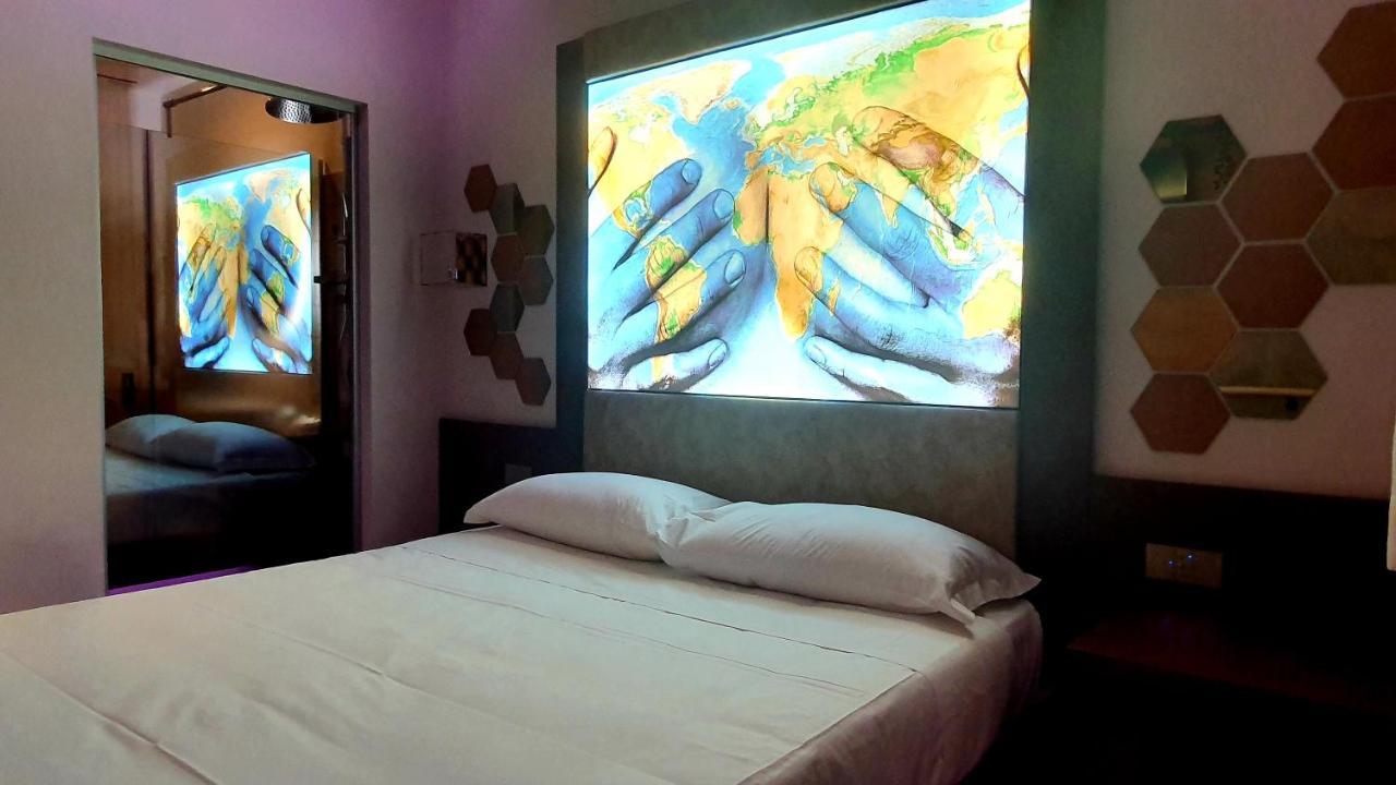 C Rooms - Love Motel Monza Cinisello Balsamo Bagian luar foto